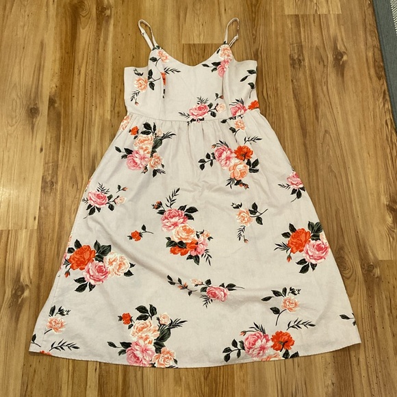 Old Navy Dresses & Skirts - OLD NAVY floral linen blend smocked midi L
